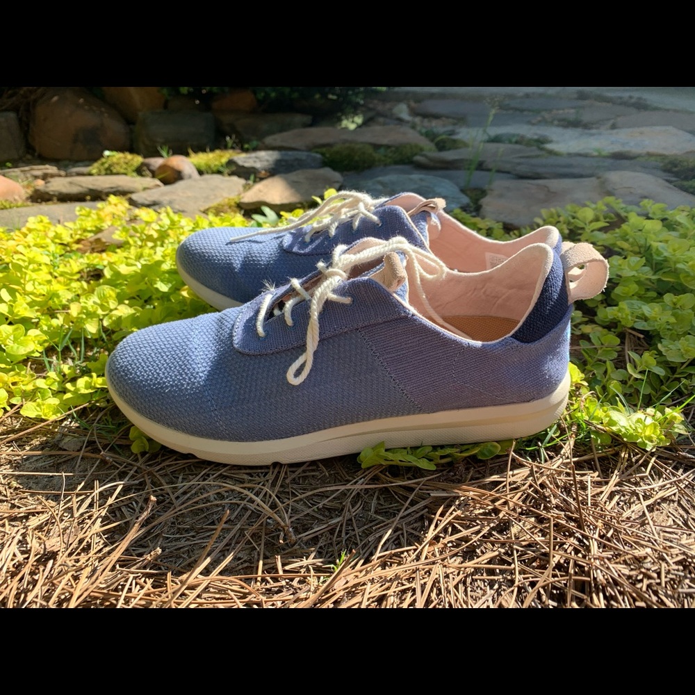 Toms 8.5 Tennis Shoes